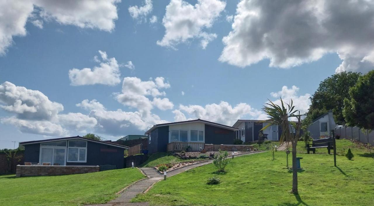 Eden Garden Villa Llangain Exterior photo