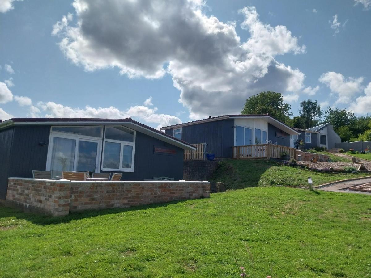Eden Garden Villa Llangain Exterior photo