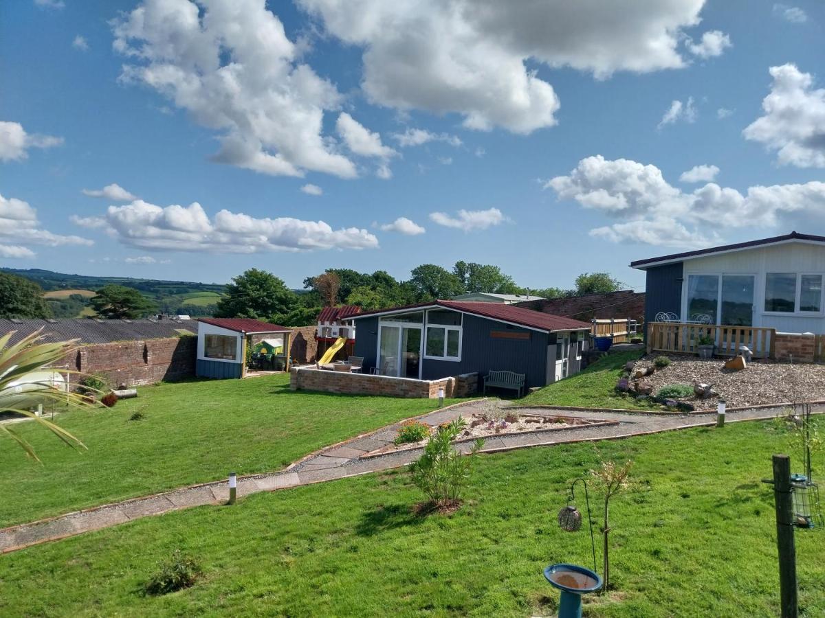 Eden Garden Villa Llangain Exterior photo